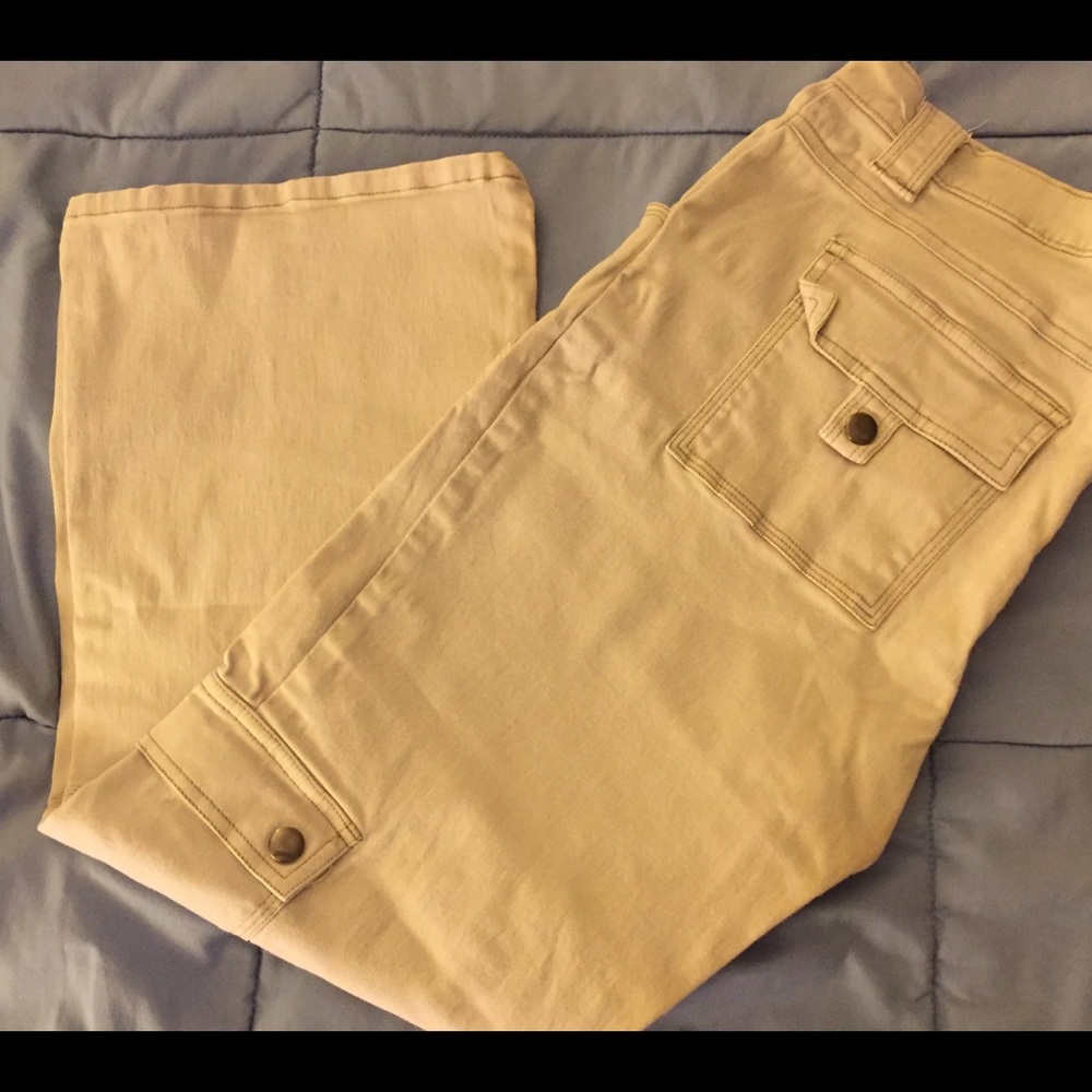 GREAT CONDITION!!!!! ILU KAKI CARGO KAPRIS